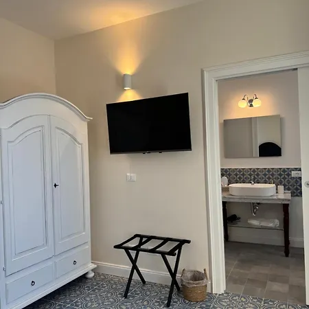 Limonaia Luxury Oda ve Kahvaltı 4*